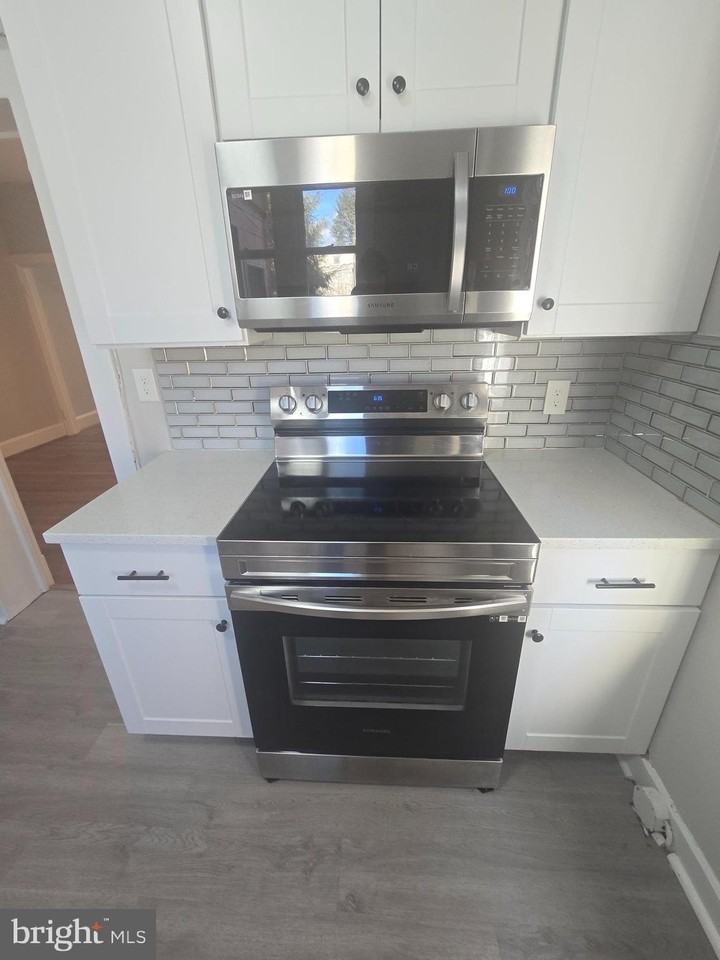 101 East 3rd Street #1 - Photo 4 of 16