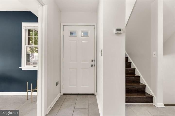 10855 Lockwood Drive - Photo 4 of 38