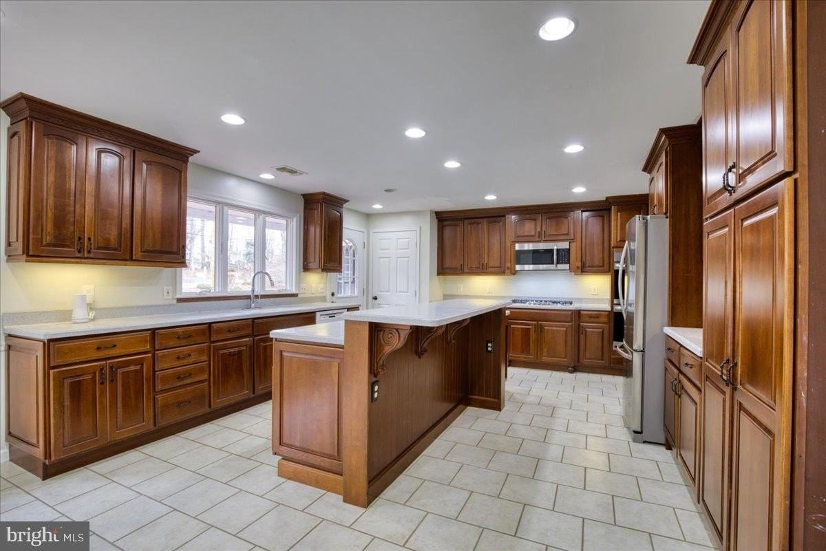 1674 Highpoint Lane - Photo 4 of 36