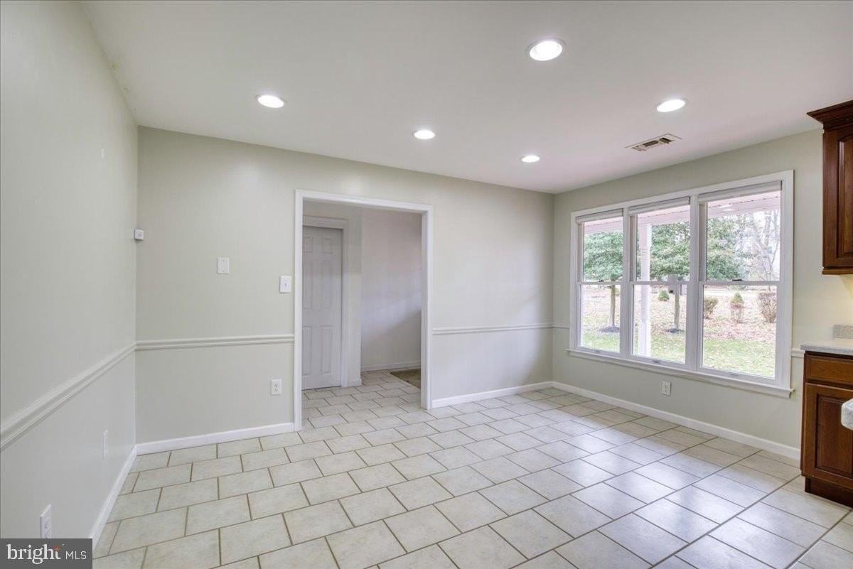 1674 Highpoint Lane - Photo 7 of 36