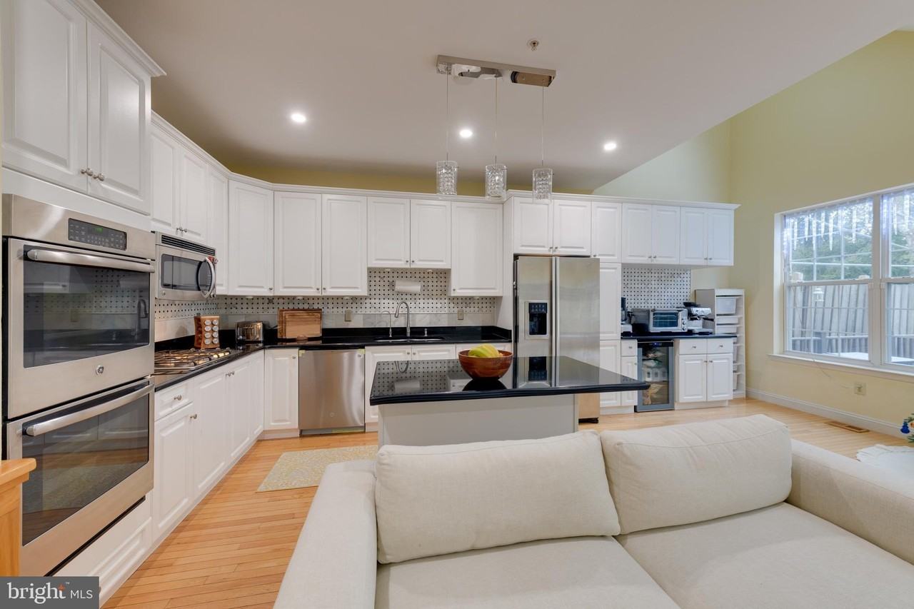 1120 Brian's Way - Photo 7 of 30