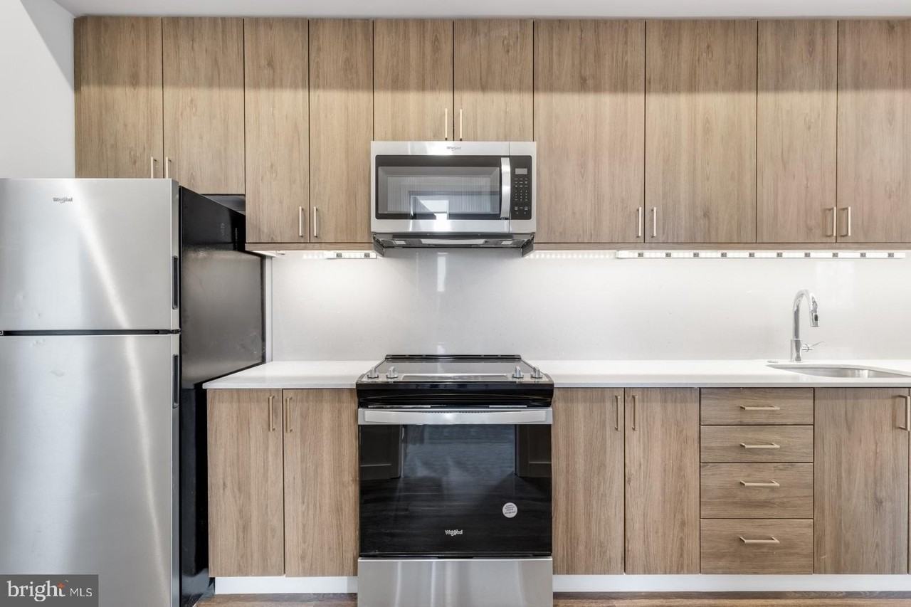 525 North 41st Street #201 - Photo 6 of 35