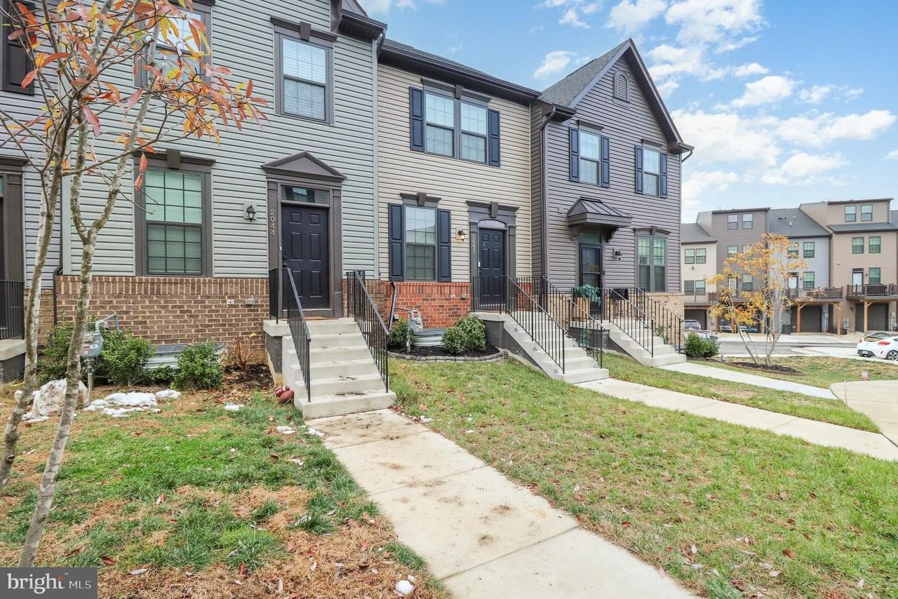 2042 Track Cir - Photo 2 of 28