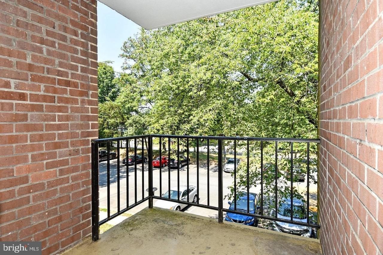 3302 Woodburn Village Dr Apt 23 #23 - Photo 3 of 32