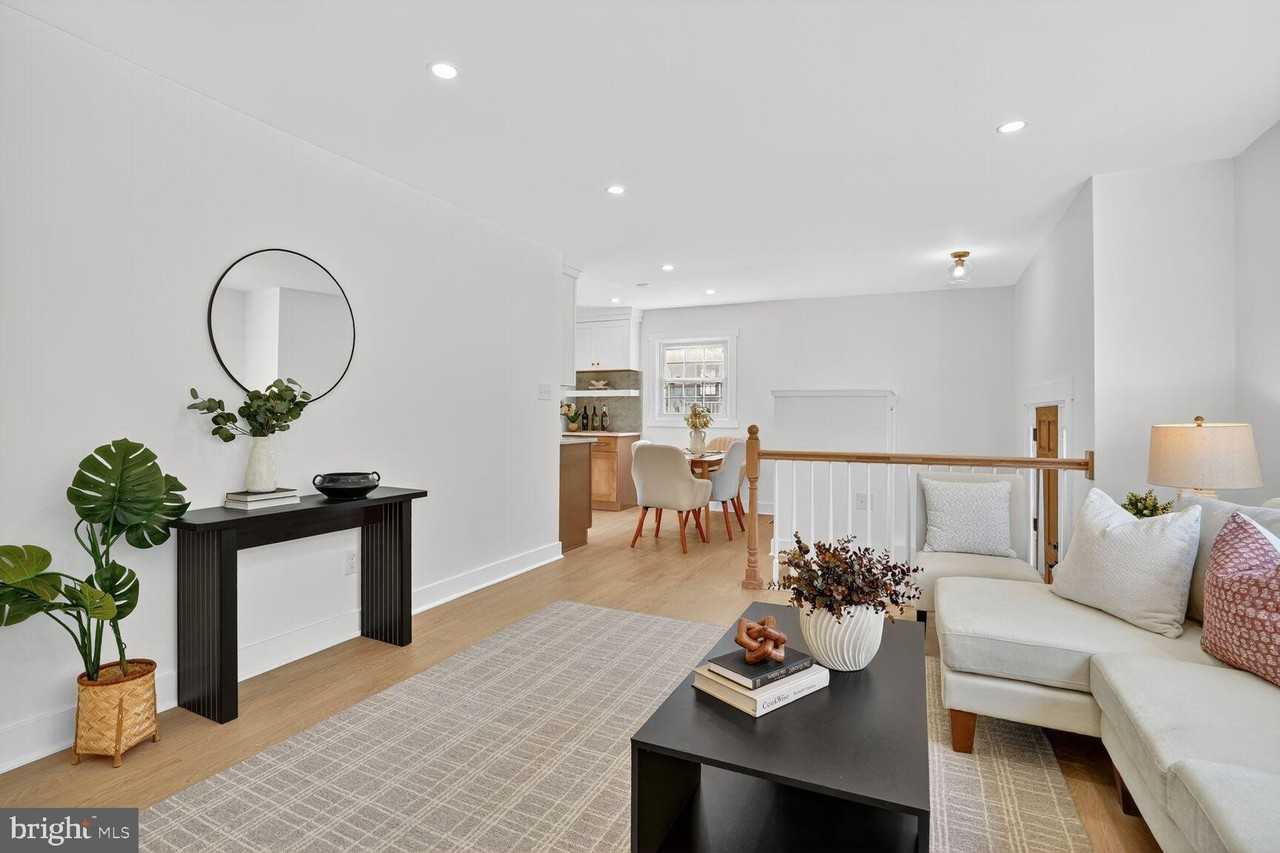 8915 Sylvania Street - Photo 5 of 32