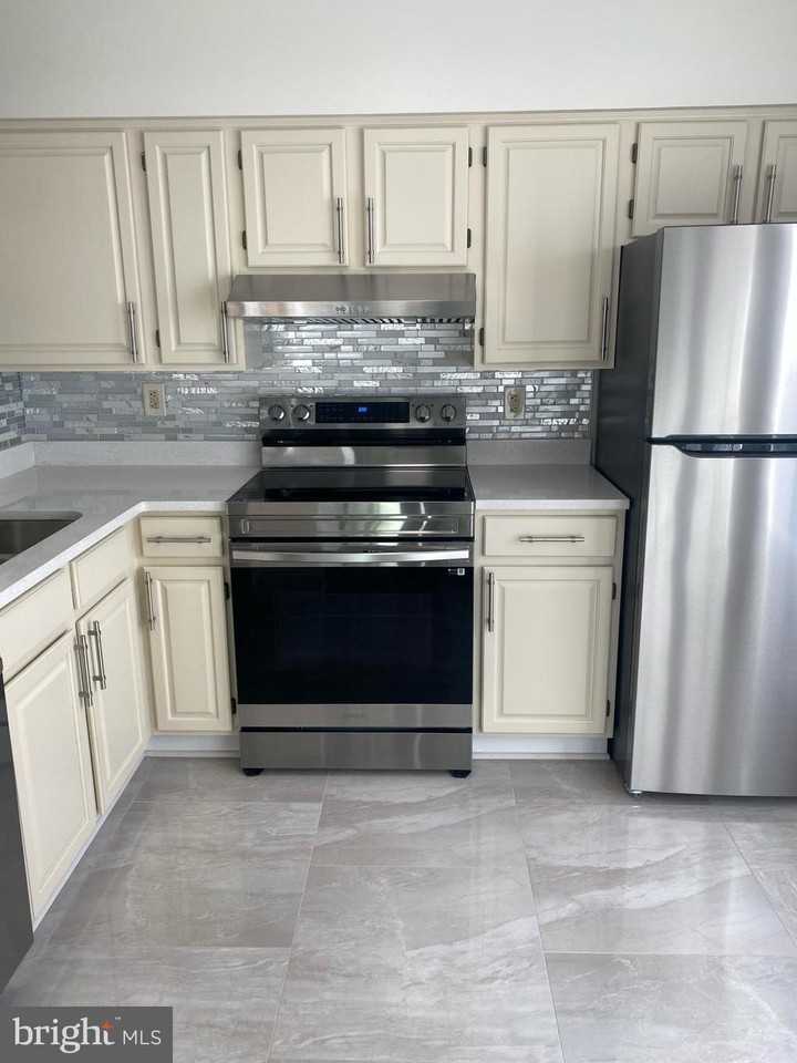 9470 Scarlet Oak Dr - Photo 7 of 33