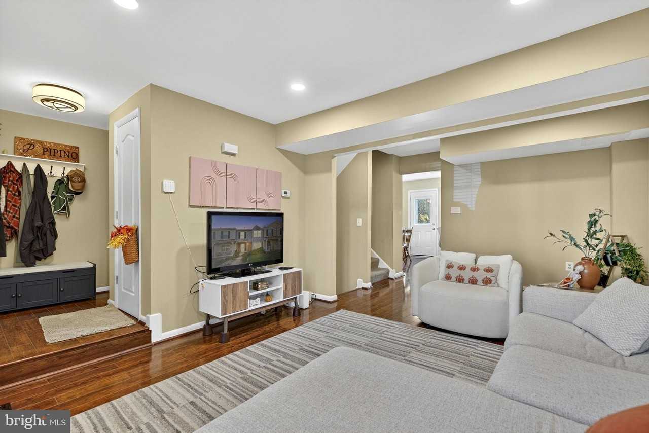 5429 Quest Court - Photo 3 of 43