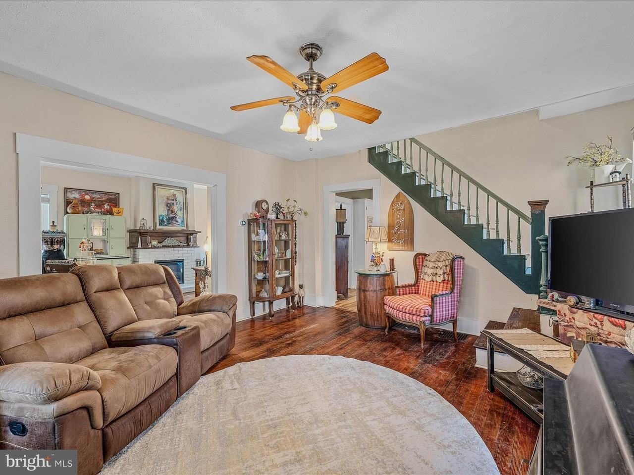 9872 Winchester Avenue - Photo 6 of 46