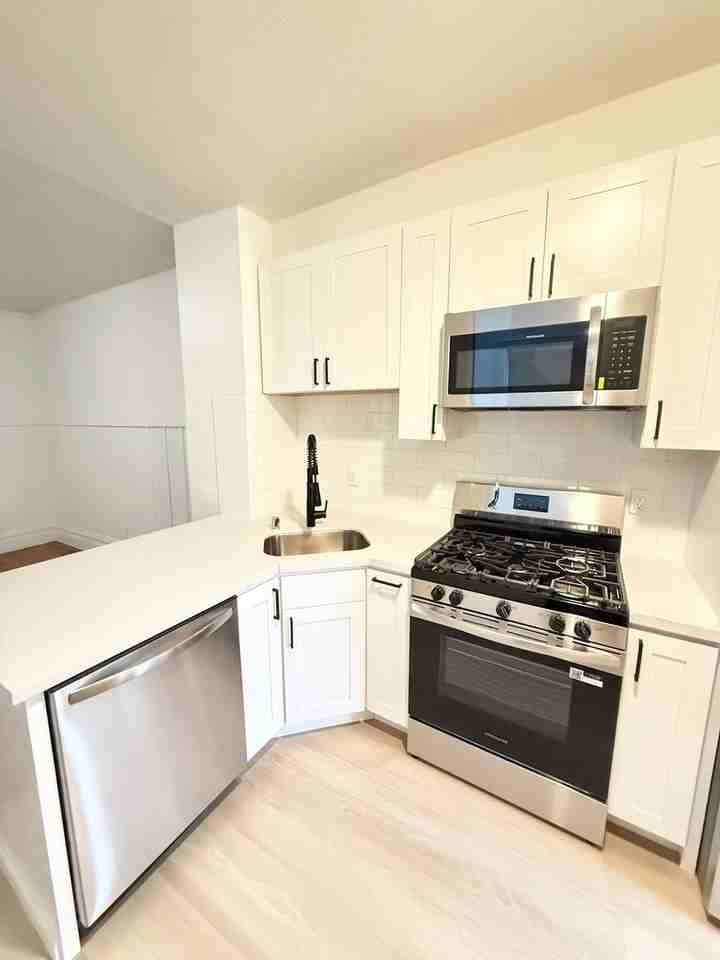 136 (2230-40 Bryant) - Photo 2 of 22