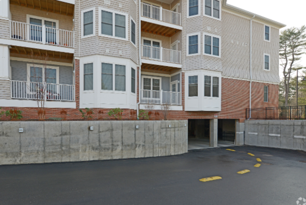 Edgewater Apartments - Photo 2 of 28