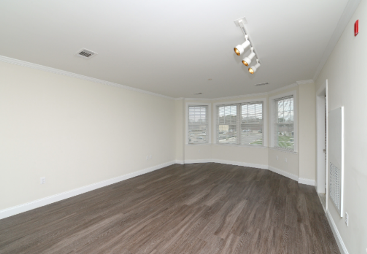 Edgewater Apartments - Photo 7 of 28