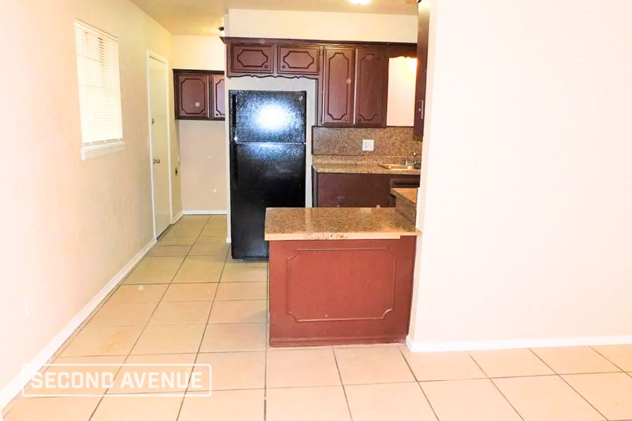 1129 Nw 103rd St - Photo 3 of 11