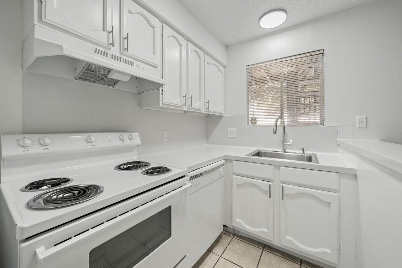 2410 Longview Condos (Mesquite Condos) - Photo 2 of 16