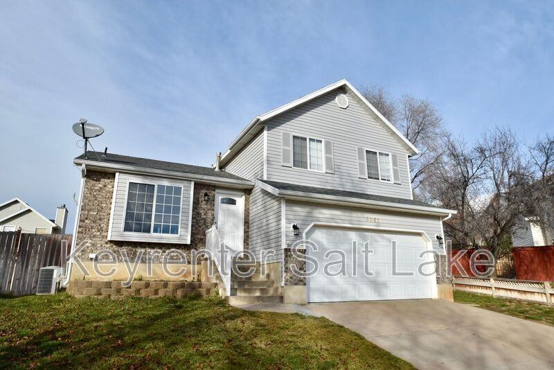 3061 Northeast Railroad Boulevard - Photo 2 of 23