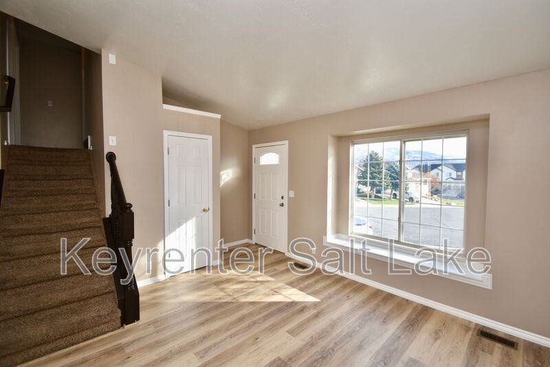 3061 Northeast Railroad Boulevard - Photo 3 of 23