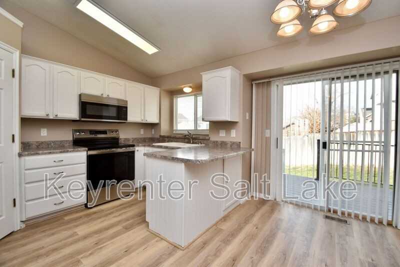 3061 Northeast Railroad Boulevard - Photo 6 of 23