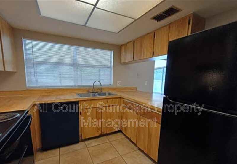 646 16th Street - Photo 7 of 9