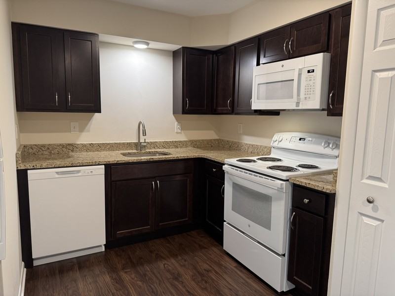 227 N Broadway St - Photo 2 of 10