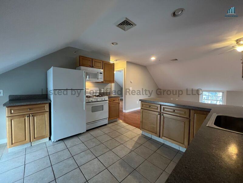 21 Pear St #3 - Photo 3 of 25