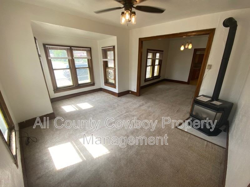 720 S 3rd St - Photo 2 of 11