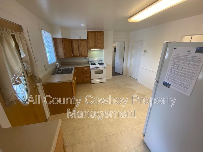 720 S 3rd St - Photo 4 of 11