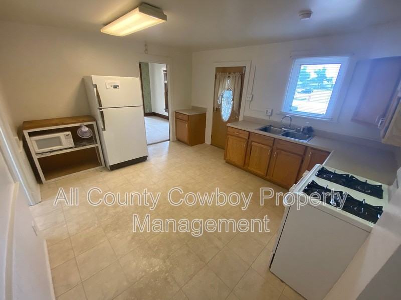 720 S 3rd St - Photo 5 of 11