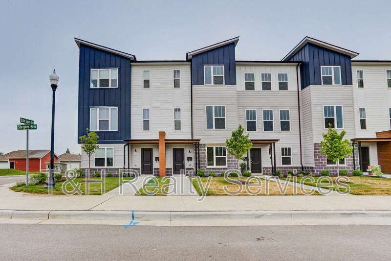 317 Steeples Blvd - Photo 3 of 42