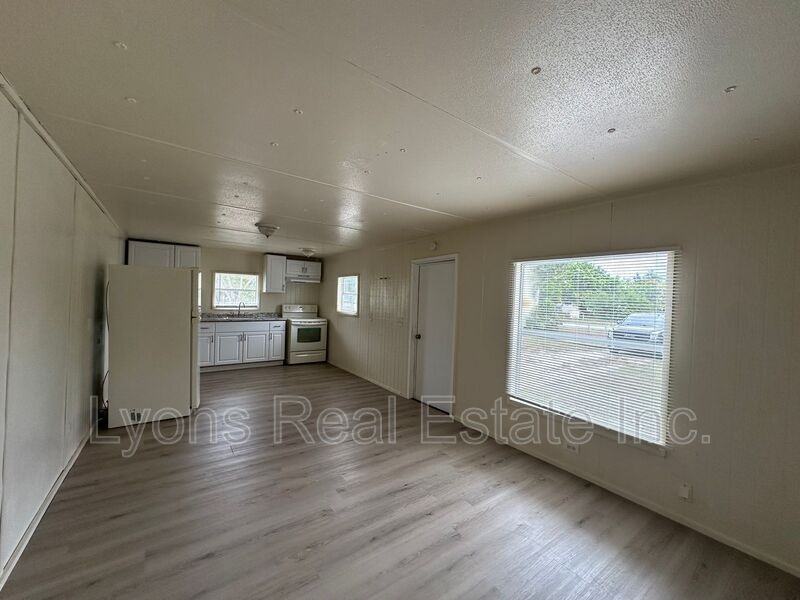 8376 Nault Rd - Photo 3 of 10