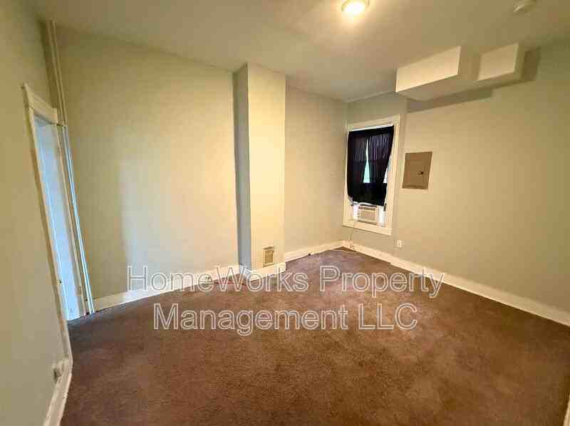 2449 Barclay St #2 - Photo 4 of 9