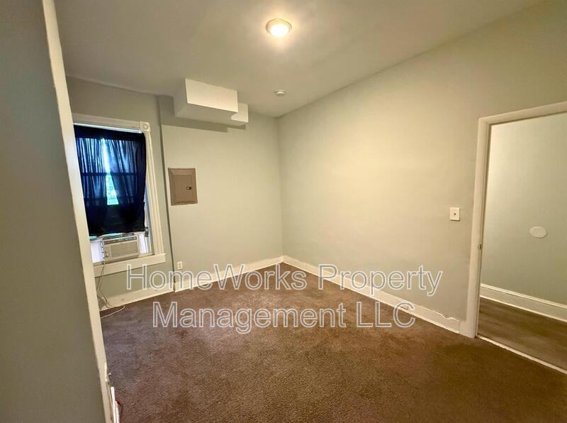 2449 Barclay St #2 - Photo 5 of 9