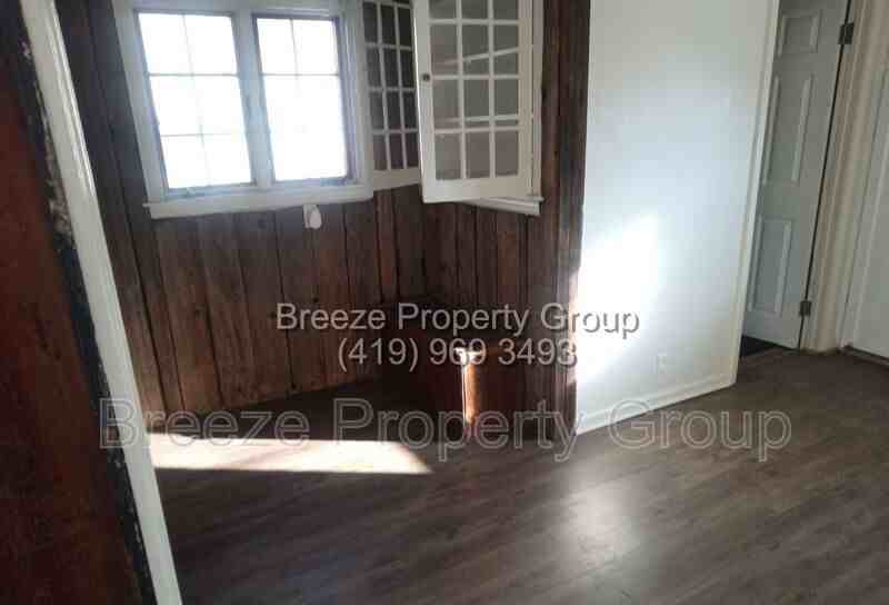 220 E Pearl St - Photo 2 of 8
