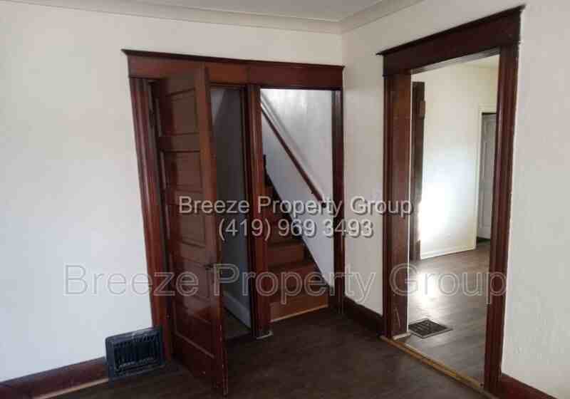 220 E Pearl St - Photo 4 of 8