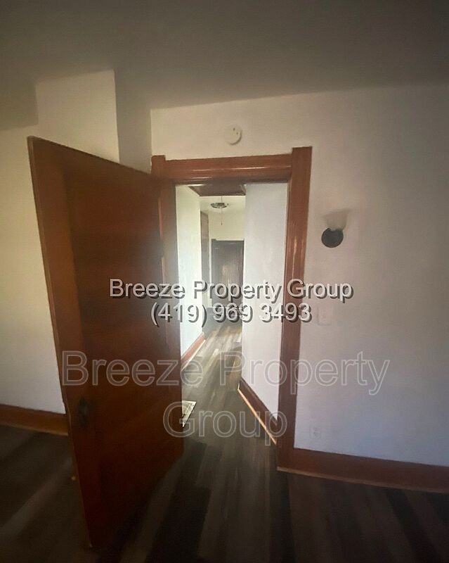 220 E Pearl St - Photo 6 of 8