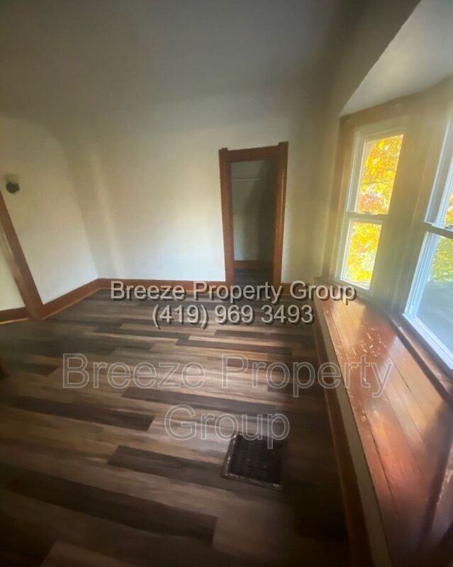 220 E Pearl St - Photo 7 of 8