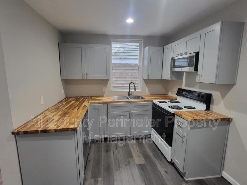 1249 Duncan Ave - Photo 4 of 11