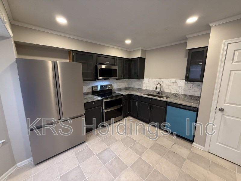 146 Corwin Cir - Photo 3 of 28