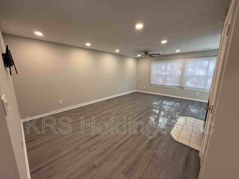146 Corwin Cir - Photo 5 of 28