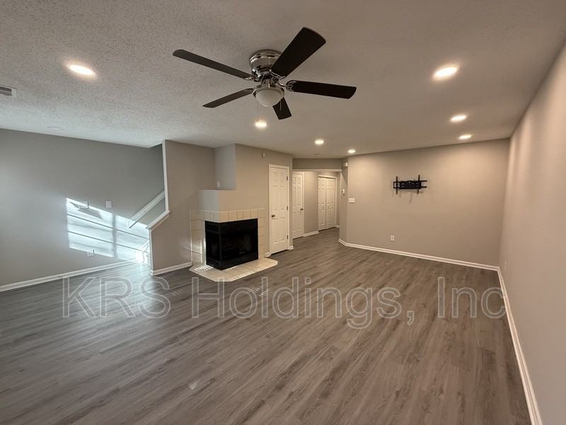 146 Corwin Cir - Photo 6 of 28