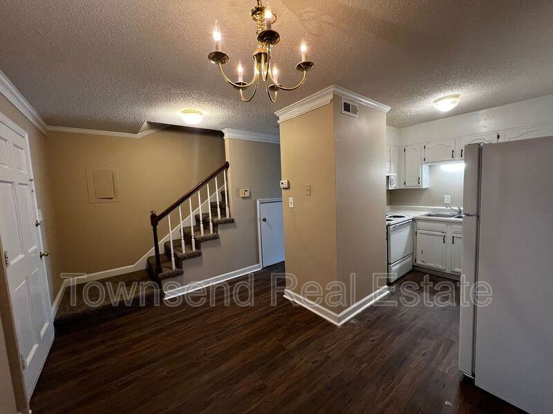 113 Bradford Ave Apt E - Photo 3 of 22