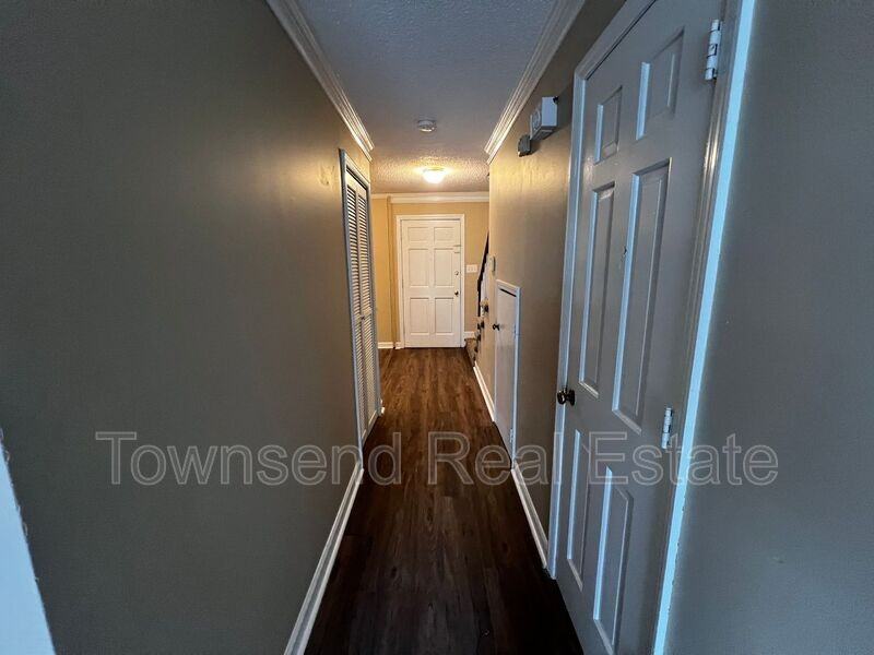 113 Bradford Ave Apt E - Photo 5 of 22