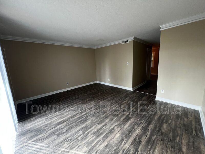 113 Bradford Ave Apt E - Photo 7 of 22