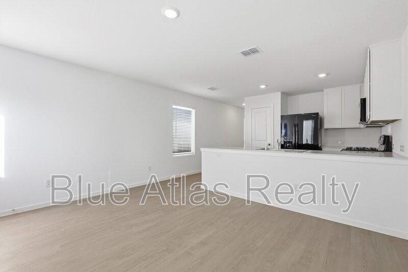 12196 Steeplechase Dr - Photo 3 of 13