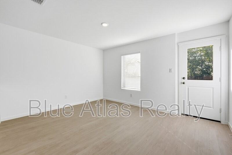 12196 Steeplechase Dr - Photo 5 of 13