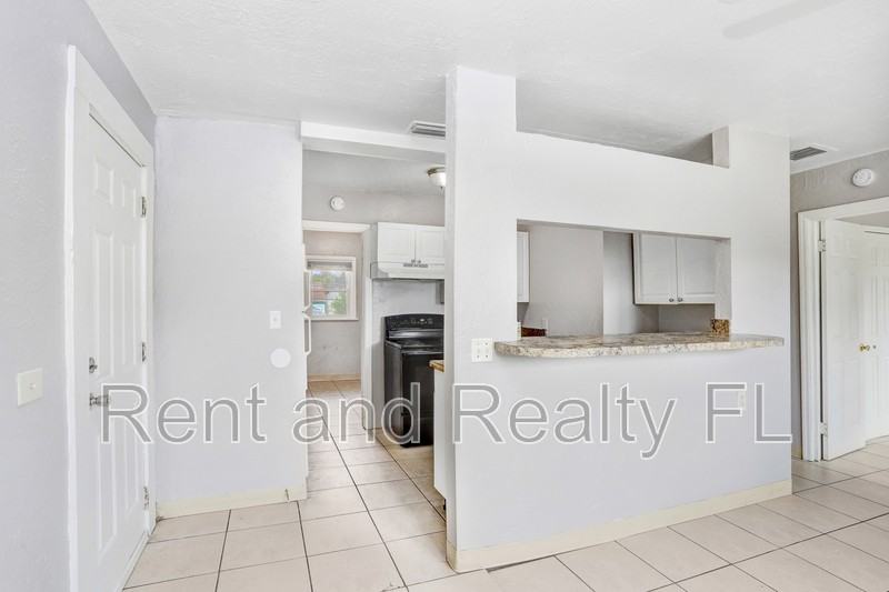 827 Paris Ave S #1 - Photo 4 of 18