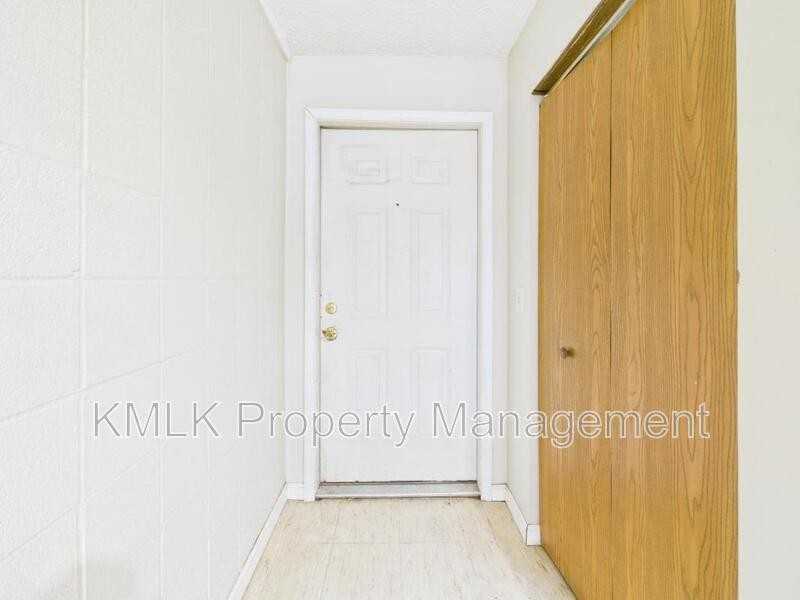 409 Brown St - Photo 4 of 27