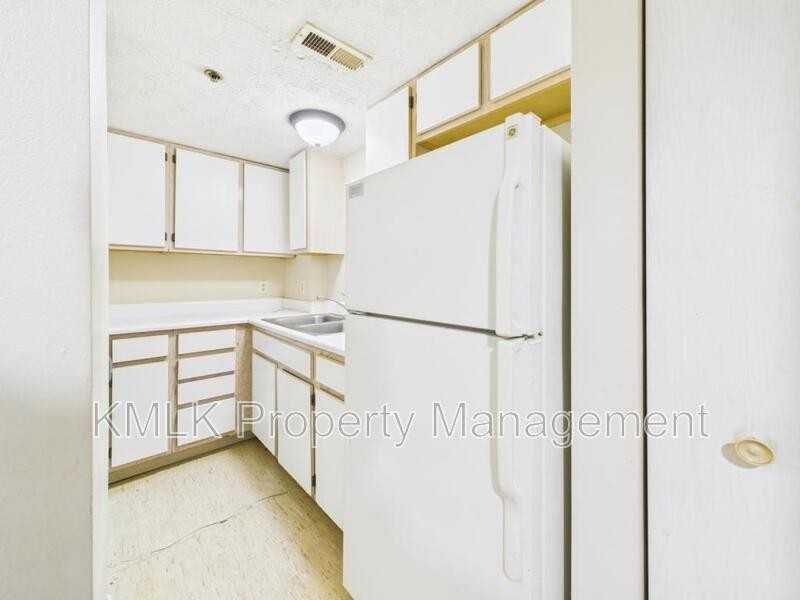 409 Brown St - Photo 6 of 27