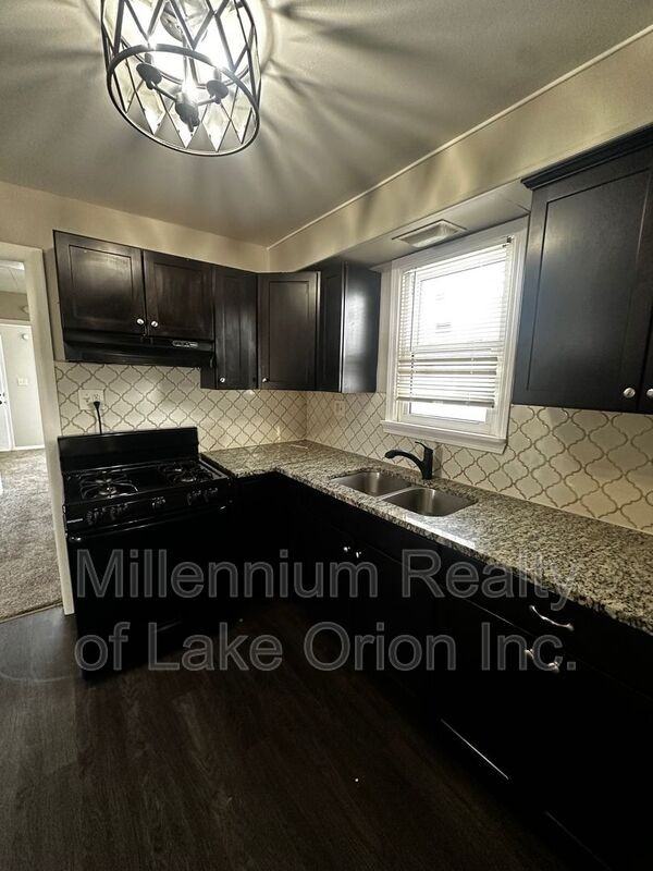 111 W Cornell Ave - Photo 4 of 10