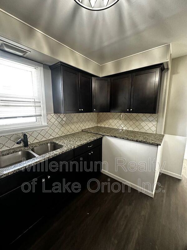 111 W Cornell Ave - Photo 5 of 10