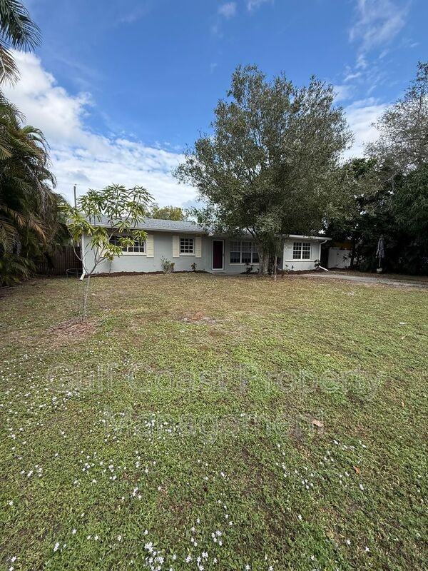 1545 Ransom St - Photo 4 of 37