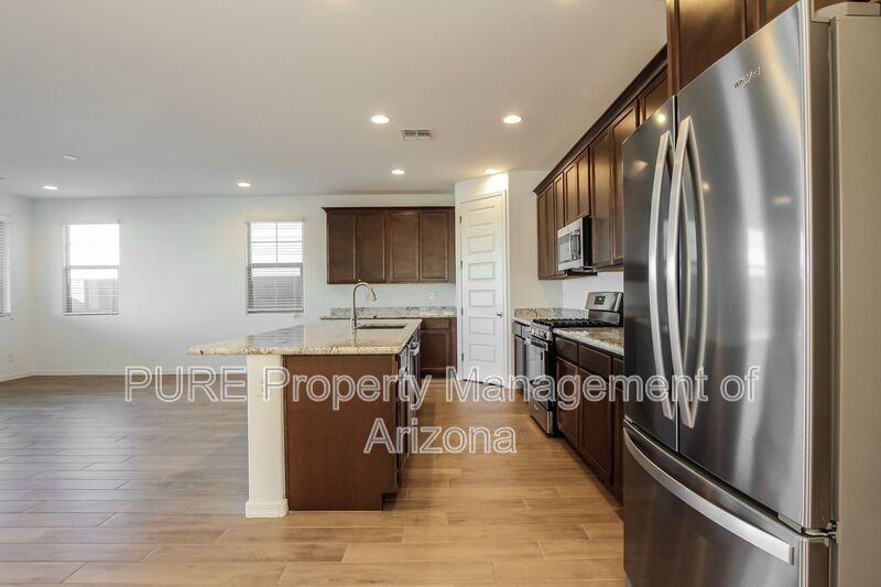 10222 W Crittenden Ln - Photo 3 of 18